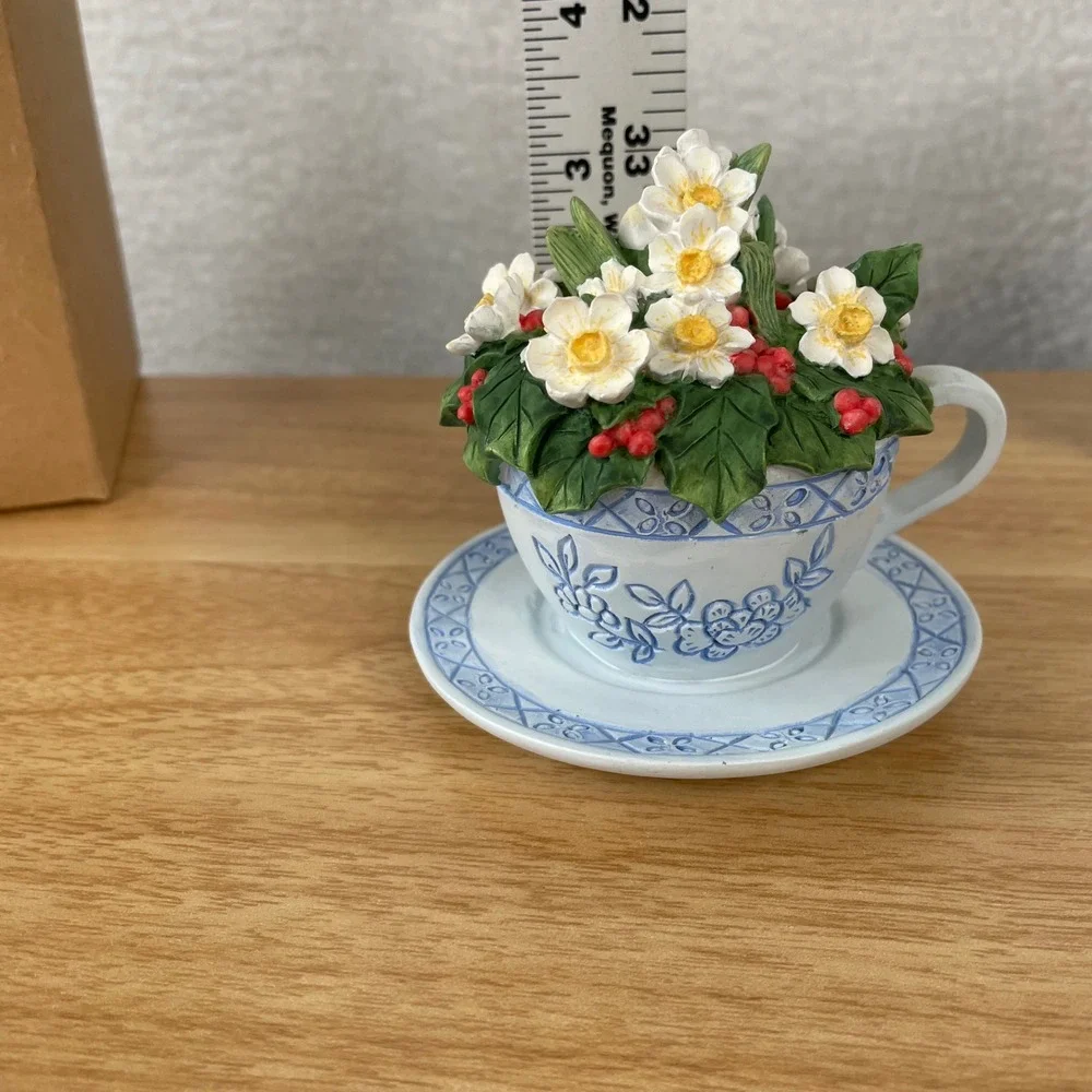 Avon December Narcissus Flower of the Month Teacup Musical Figurine Blue White
